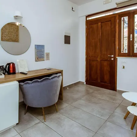 Deluxe Aparthotel 3*