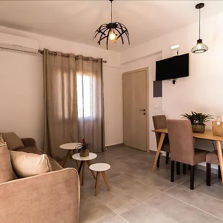 Deluxe Rooms Aparthotel 3*