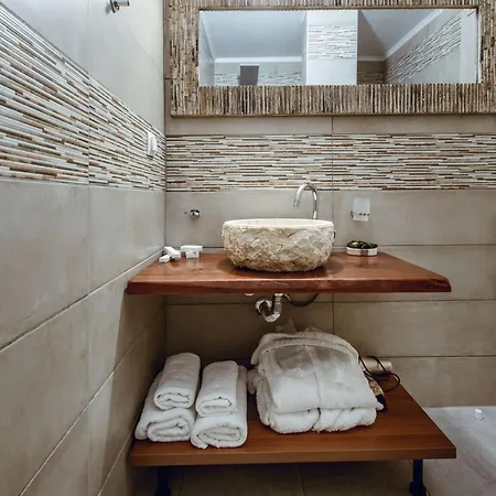 Aparthotel Deluxe Rooms 3*