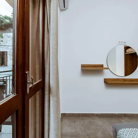 Deluxe Rooms Aparthotel 3*