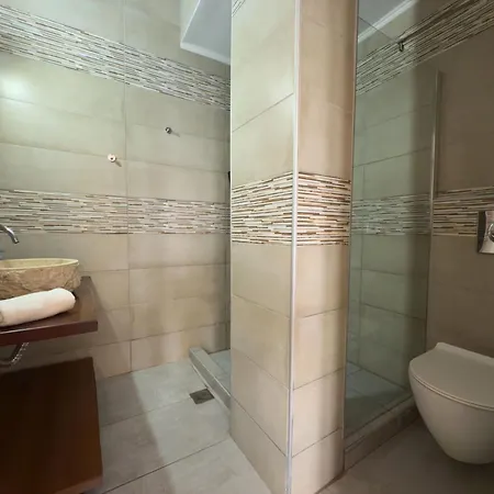 Deluxe Rooms Apartahotel 3*