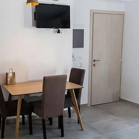 Apartahotel Deluxe Rooms 3*