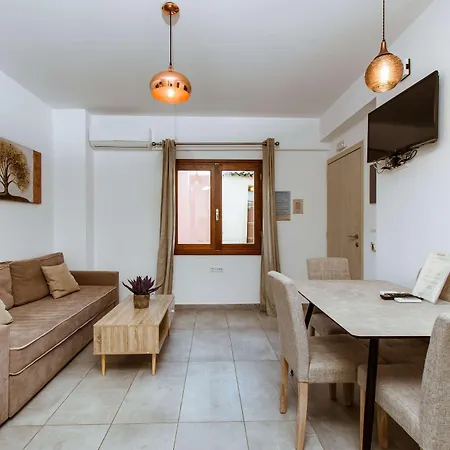 Deluxe Rooms Aparthotel 3*