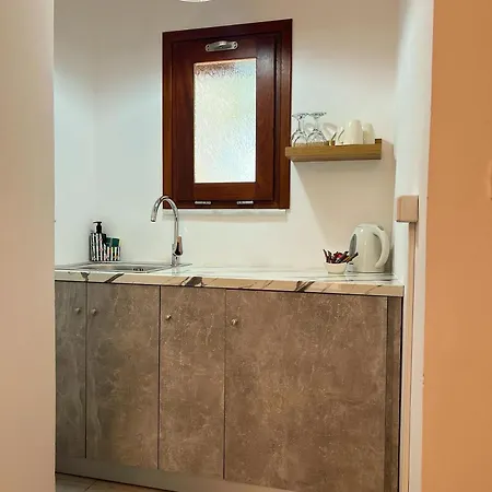 Deluxe Rooms Aparthotel 3*