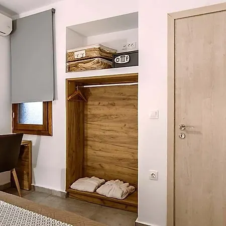 Aparthotel Deluxe Rooms 3*