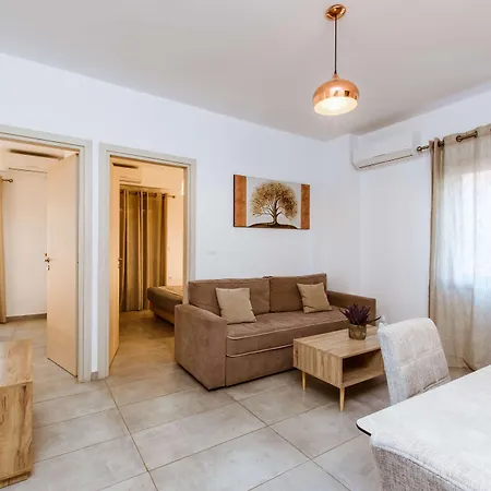 Deluxe Apartahotel 3*