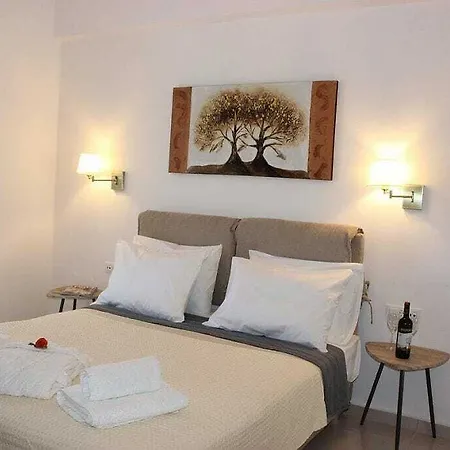 Deluxe Rooms Aparthotel 3*