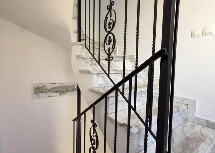 Deluxe 4* Chania (Crete)