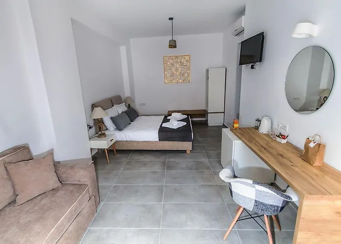 Deluxe 4* Chania (Crete)