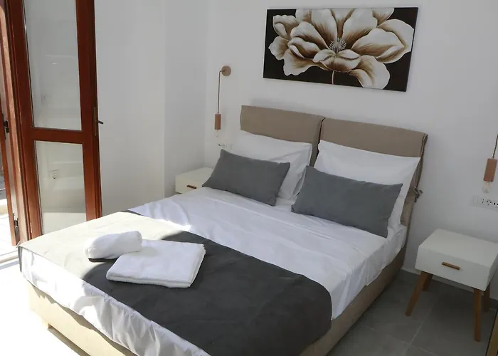 Deluxe 4* Chania (Crete)